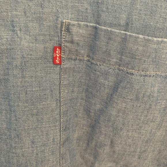 Levi’s Jean Button-Up T-Shirt - Picture 3 of 3
